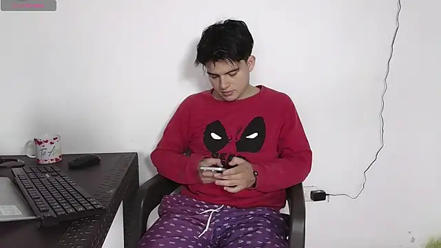 Snapshot of luisk200 chatting on March 6, 2026, 2:12 pm luisk200 online show from March 6, 2026, 2:12 pm