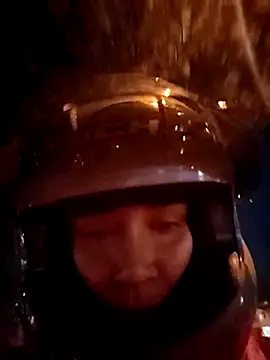 Robin H00t 2 online show from April 8, 2026, 11:39 pm