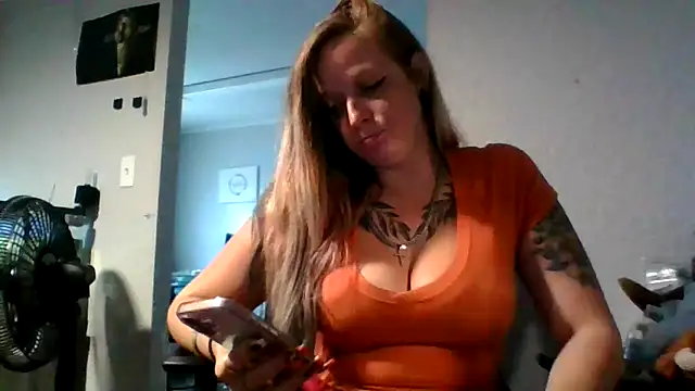 Snapshot of Gypsymomma17 chatting on June 11, 2026, 8:50 pm Gypsymomma17 online show from June 11, 2026, 8:50 pm