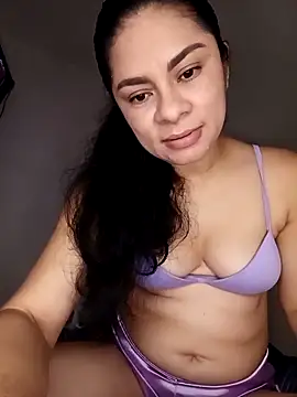 Snapshot of luna_pinky chatting on April 5, 2026, 8:59 pm luna pinky online show from April 5, 2026, 8:59 pm