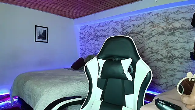 Camila IRoose online show from March 18, 2026, 8:53 pm