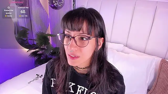 Snapshot of ViolettaColinss chatting on May 5, 2026, 11:46 am ViolettaColinss online show from May 5, 2026, 11:46 am