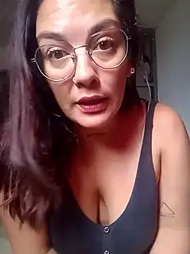 Snapshot of kuramaqueen chatting on March 5, 2026, 7:43 pm kuramaqueen online show from March 5, 2026, 7:43 pm