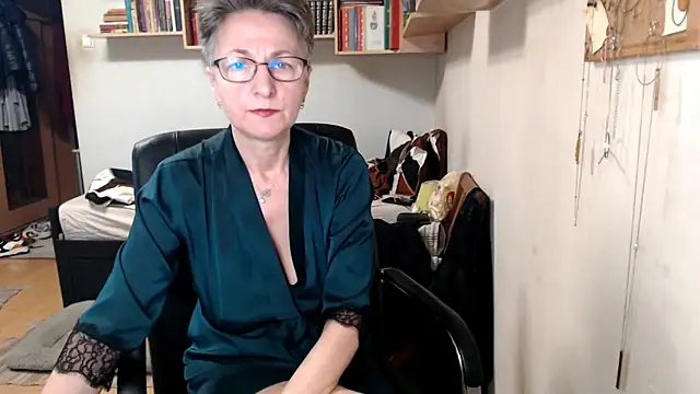 katemodel online show from October 1, 2025, 9:25 am