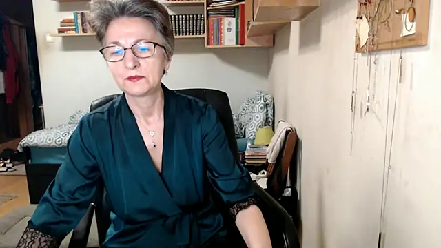 katemodel online show from September 18, 2025, 6:16 am