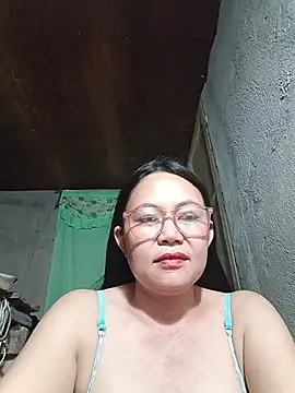 Snapshot of hotpinay_45 chatting on April 10, 2026, 11:39 am hotpinay 45 online show from April 10, 2026, 11:39 am