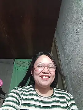 Snapshot of hotpinay_45 chatting on April 24, 2026, 4:14 am hotpinay 45 online show from April 24, 2026, 4:14 am