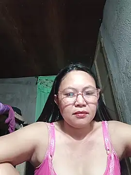 Snapshot of hotpinay_45 chatting on April 3, 2026, 10:43 am hotpinay 45 online show from April 3, 2026, 10:43 am