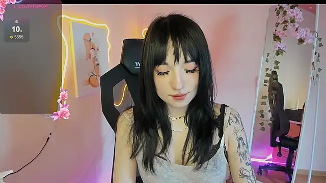 Snapshot of AliceeinWonderlanddd chatting on April 21, 2026, 2:47 am AliceeinWonderlanddd online show from April 21, 2026, 2:47 am