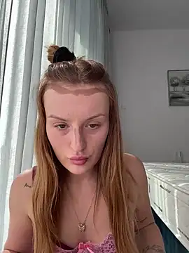 Snapshot of madlynn chatting on March 5, 2026, 8:22 am madlynn online show from March 5, 2026, 8:22 am