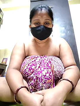 Snapshot of Curvy_Trisha chatting on March 16, 2026, 7:05 pm Curvy Trisha online show from March 16, 2026, 7:05 pm