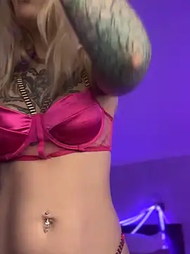 Snapshot of BlondeDoll_ chatting on February 24, 2026, 5:19 am BlondeDoll online show from February 24, 2026, 5:19 am