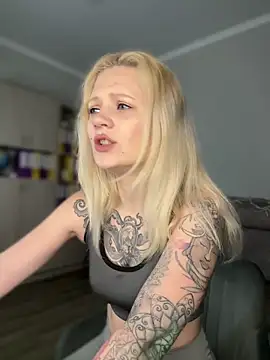 Snapshot of BlondeDoll_ chatting on February 27, 2026, 5:18 am BlondeDoll online show from February 27, 2026, 5:18 am