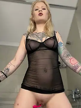 Snapshot of BlondeDoll_ chatting on February 3, 2026, 6:22 am BlondeDoll online show from February 3, 2026, 6:22 am