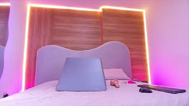 Snapshot of shaina_adams chatting on February 27, 2026, 12:05 pm shaina adams online show from February 27, 2026, 12:05 pm