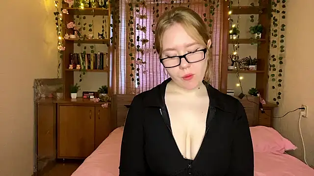 SayanaFox online show from February 1, 2026, 9:07 am