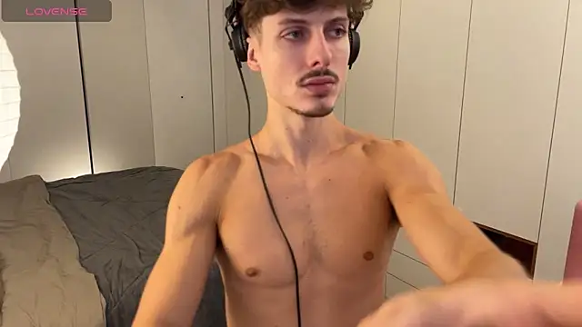 vitoraugustoxxx online show from February 10, 2026, 4:17 pm