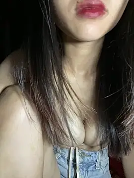 Snapshot of uyensexy chatting on April 17, 2026, 2:03 am uyensexy online show from April 17, 2026, 2:03 am