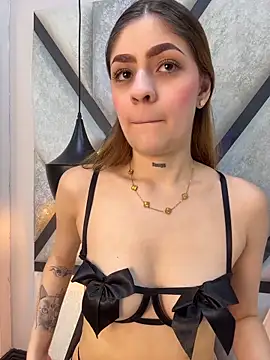 Snapshot of AriaWillssX chatting on February 2, 2026, 8:52 pm AriaWillssX online show from February 2, 2026, 8:52 pm