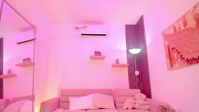 Snapshot of TAHIELA_ chatting on February 13, 2026, 10:37 am TAHIELA online show from February 13, 2026, 10:37 am