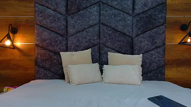 Snapshot of AnnieRouse__ chatting on February 11, 2026, 11:43 am AnnieRouse online show from February 11, 2026, 11:43 am