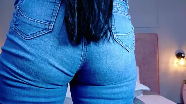 Busty Zay online show from April 16, 2026, 9:39 pm