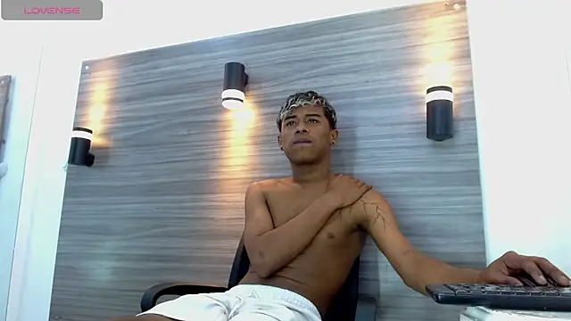 TonnyMarck online show from March 25, 2026, 3:39 am