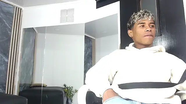 TonnyMarck online show from March 18, 2026, 2:48 am