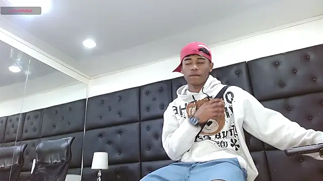 TonnyMarck online show from February 4, 2026, 2:39 am