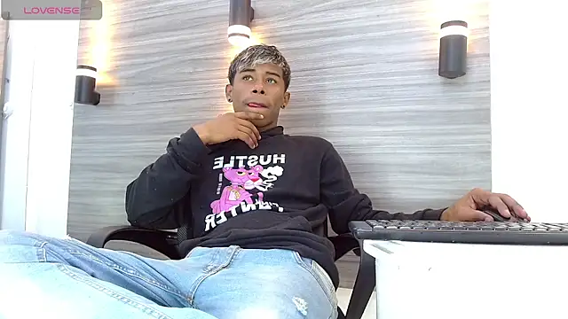 TonnyMarck online show from March 24, 2026, 3:17 am