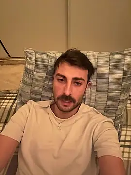 Snapshot of Aliiiix chatting on February 1, 2026, 11:25 pm Aliiiix online show from February 1, 2026, 11:25 pm