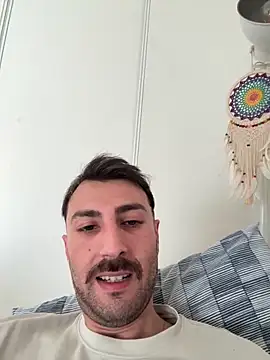 Snapshot of Aliiiix chatting on April 8, 2026, 2:51 pm Aliiiix online show from April 8, 2026, 2:51 pm