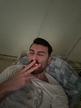 Snapshot of Aliiiix chatting on February 8, 2026, 3:43 pm Aliiiix online show from February 8, 2026, 3:43 pm