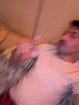 Snapshot of Aliiiix chatting on April 6, 2026, 8:43 pm Aliiiix online show from April 6, 2026, 8:43 pm