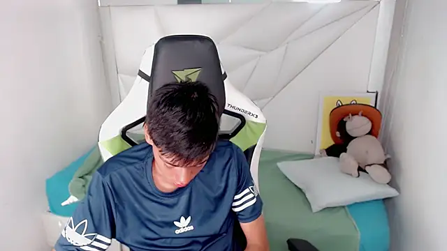 Liarr  online show from February 14, 2026, 8:09 pm