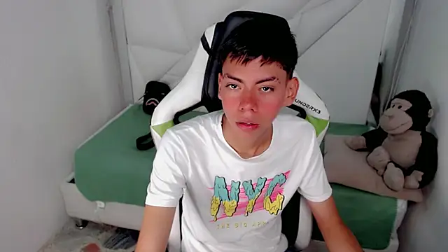 Liarr  online show from February 3, 2026, 8:14 pm