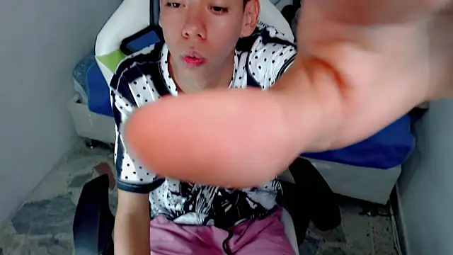 Liarr  online show from February 11, 2026, 8:41 pm