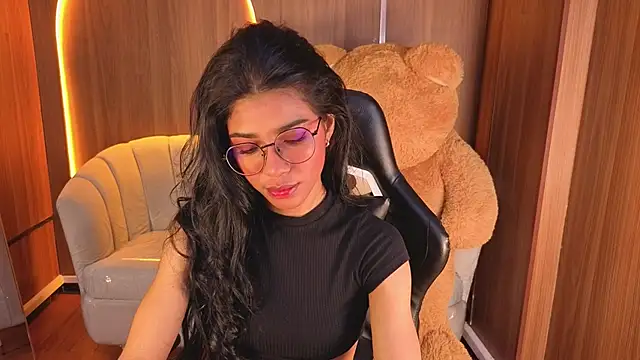 Snapshot of Alina_b_ chatting on February 14, 2026, 12:49 pm Alina b online show from February 14, 2026, 12:49 pm