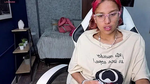 Snapshot of saphire_ chatting on June 18, 2026, 2:11 pm saphire online show from June 18, 2026, 2:11 pm
