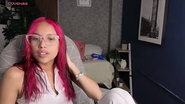 saphire  online show from April 17, 2026, 1:14 pm