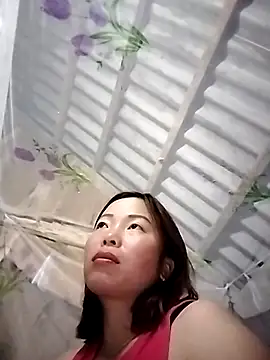 Ella-aa online show from April 3, 2026, 10:16 pm