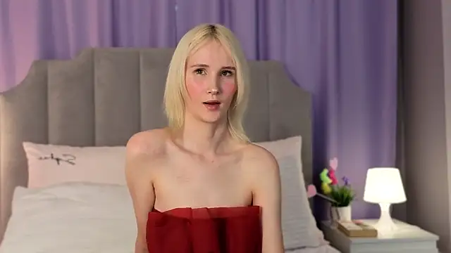 CrystalLili online show from May 25, 2026, 3:17 am