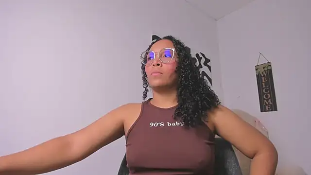 Nia13 online show from April 7, 2026, 10:22 pm