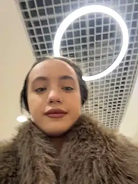 Snapshot of MiaTee chatting on February 15, 2026, 4:46 am MiaTee online show from February 15, 2026, 4:46 am