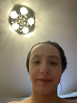 Snapshot of MiaTee chatting on February 18, 2026, 3:48 am MiaTee online show from February 18, 2026, 3:48 am