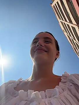 MiaTee online show from April 9, 2026, 2:13 am