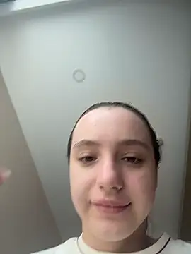 MiaTee online show from March 26, 2026, 2:10 am