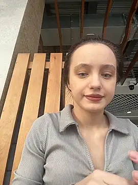 Snapshot of MiaTee chatting on February 12, 2026, 4:12 am MiaTee online show from February 12, 2026, 4:12 am