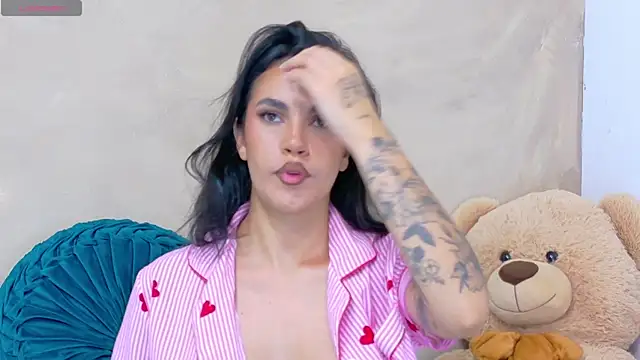 AndiVasquez online show from May 26, 2026, 10:24 am