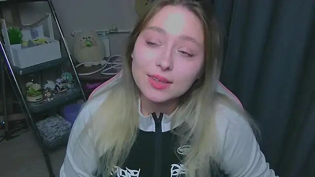 Emiliaaah online show from February 3, 2026, 1:49 pm